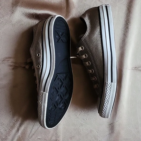 Converse All Star EUC women's metallic gold tennis shoes size 7 - Picture 4 of 9